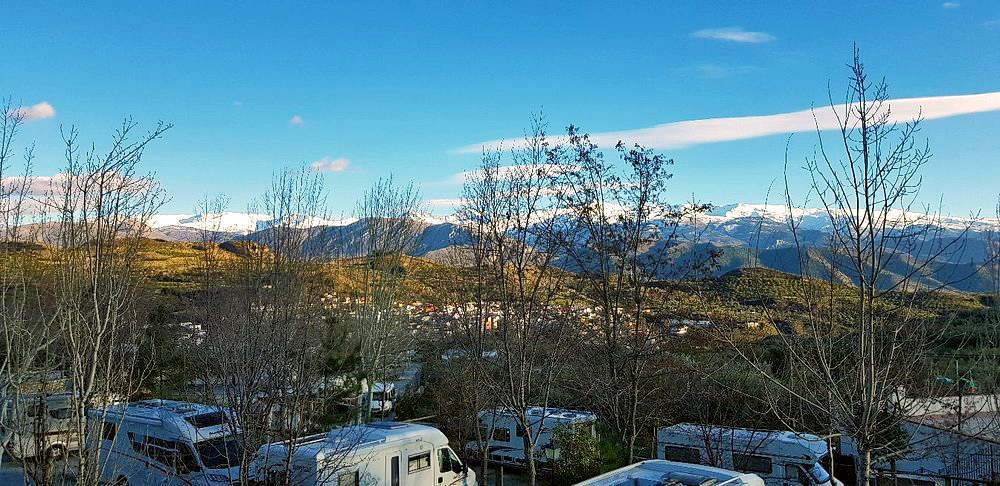Wohnmobilstellplatz: parcelas con vistas a sierra nevada - Camping Alto de Viñuelas - área, Vecindad