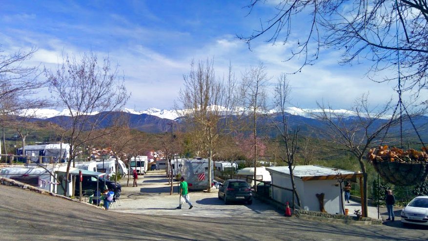 kampeerplaats voor campers - Costa Tropical - parcelas con vistas a sierra nevada - Campingplatz Alto de Viñuelas