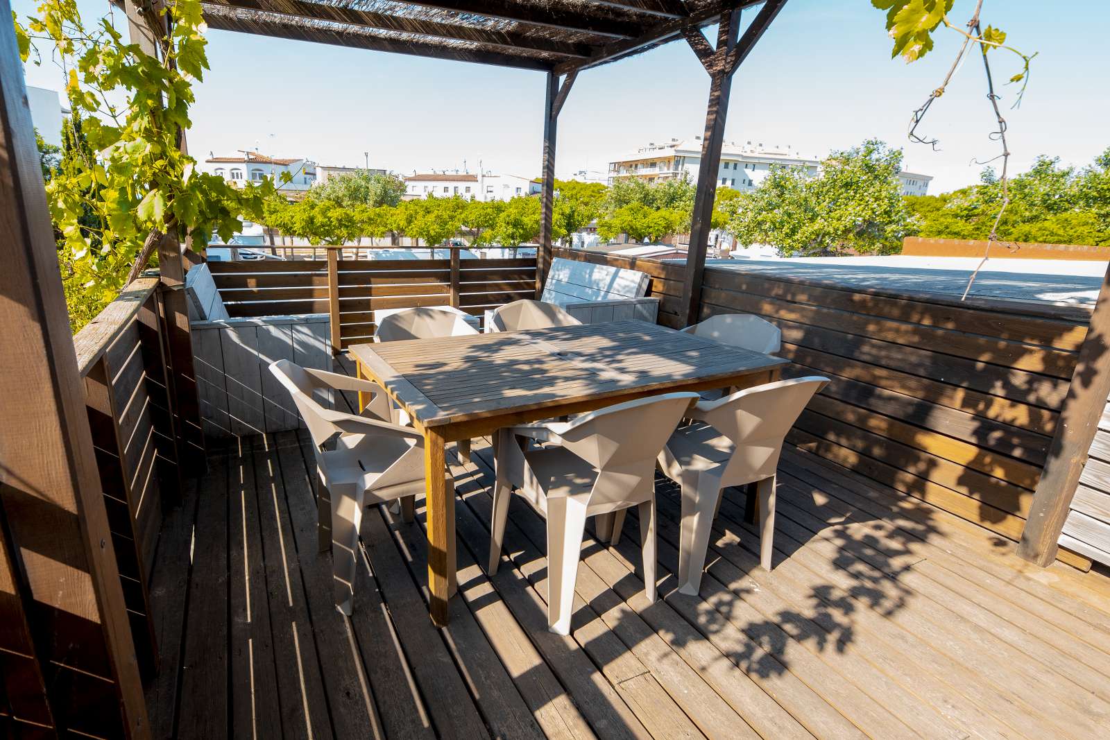 Place de parking pour camping-car - Ultramort - Terraza con mesa y sillas - Camping Joncar Mar