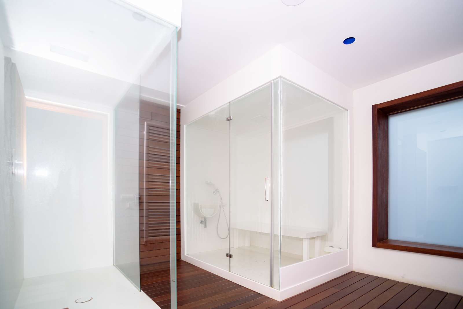 Reisemobilstellplatz: Baño con ducha - Camping Joncar Mar - Sanitair