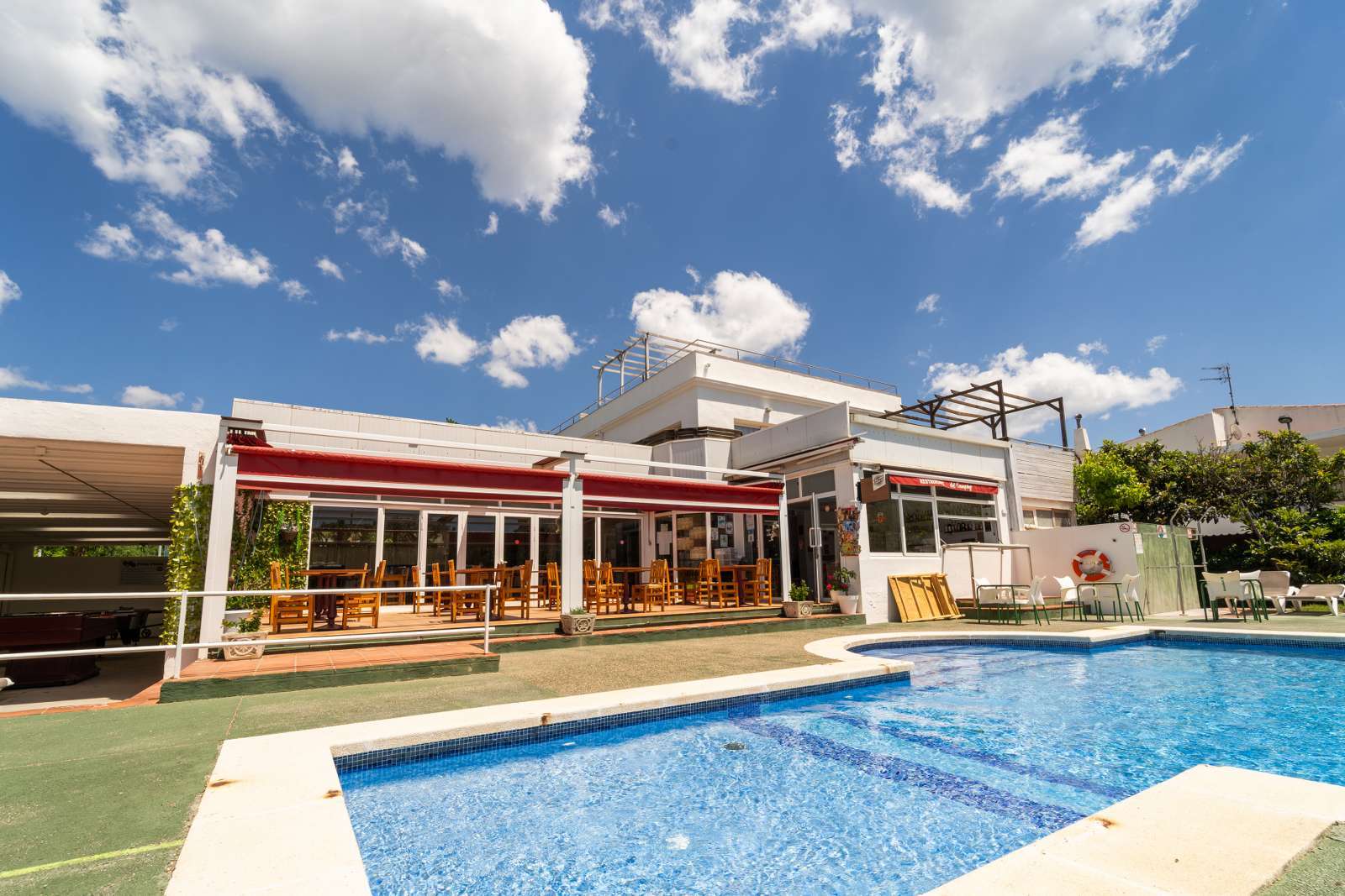 Reisemobilstellplatz: Piscina y edificio de servicios - Camping Joncar Mar - Vrije tijd