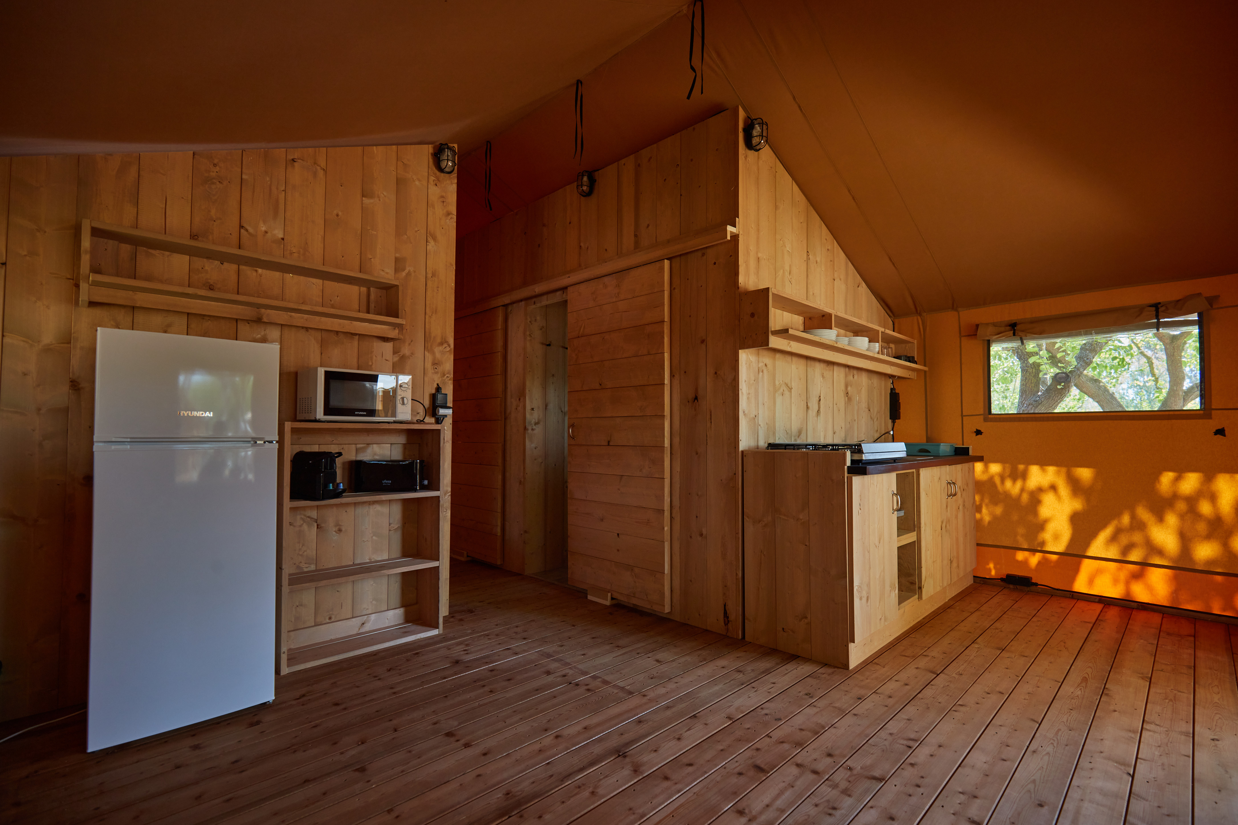 Wohnmobilstellplatz: Interior lodge Canal Camping Nautic Almata - Camping Nautic Almata