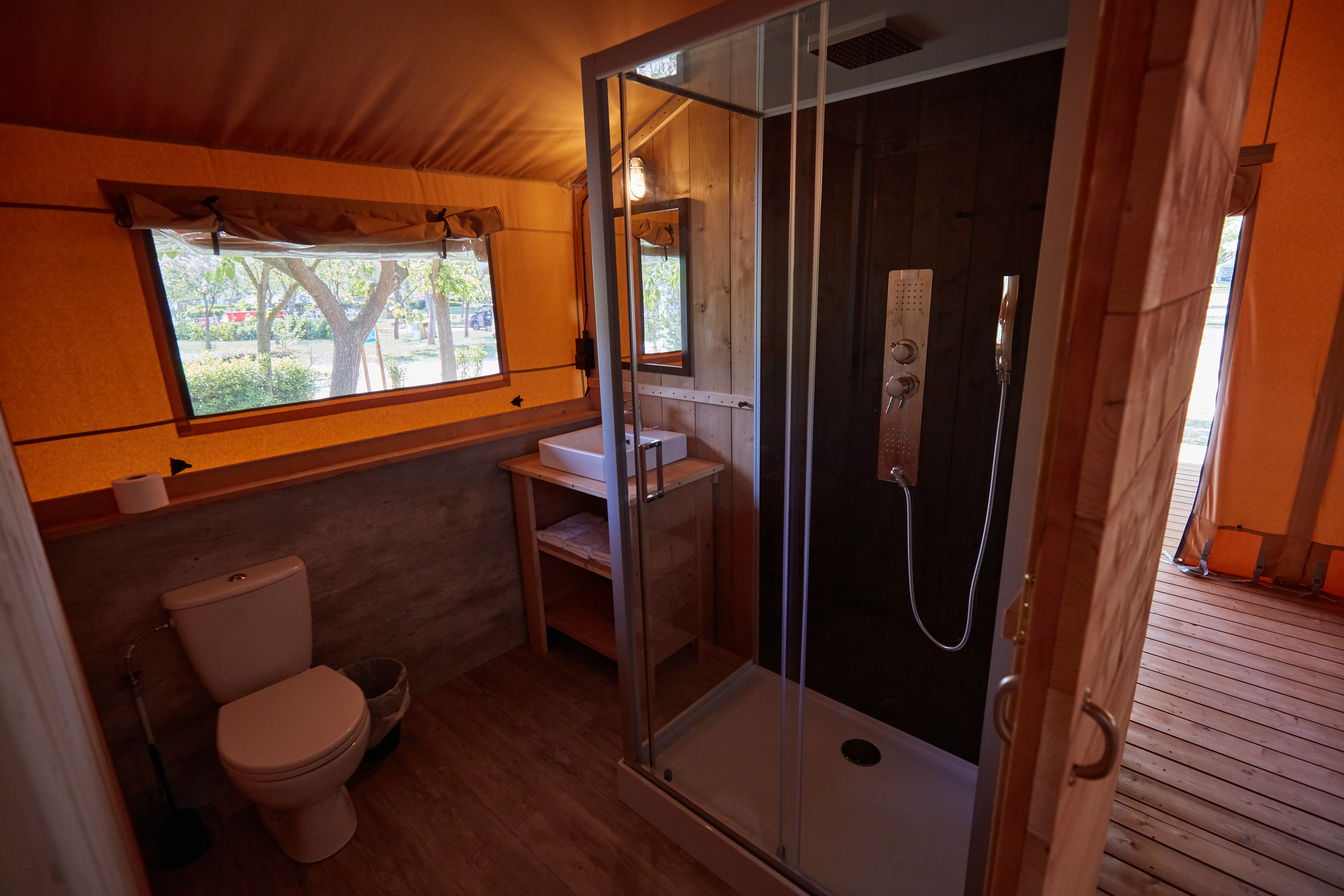 Wohnmobilstellplatz: Interior lodge Canal Camping Nautic Almata - Camping Nautic Almata