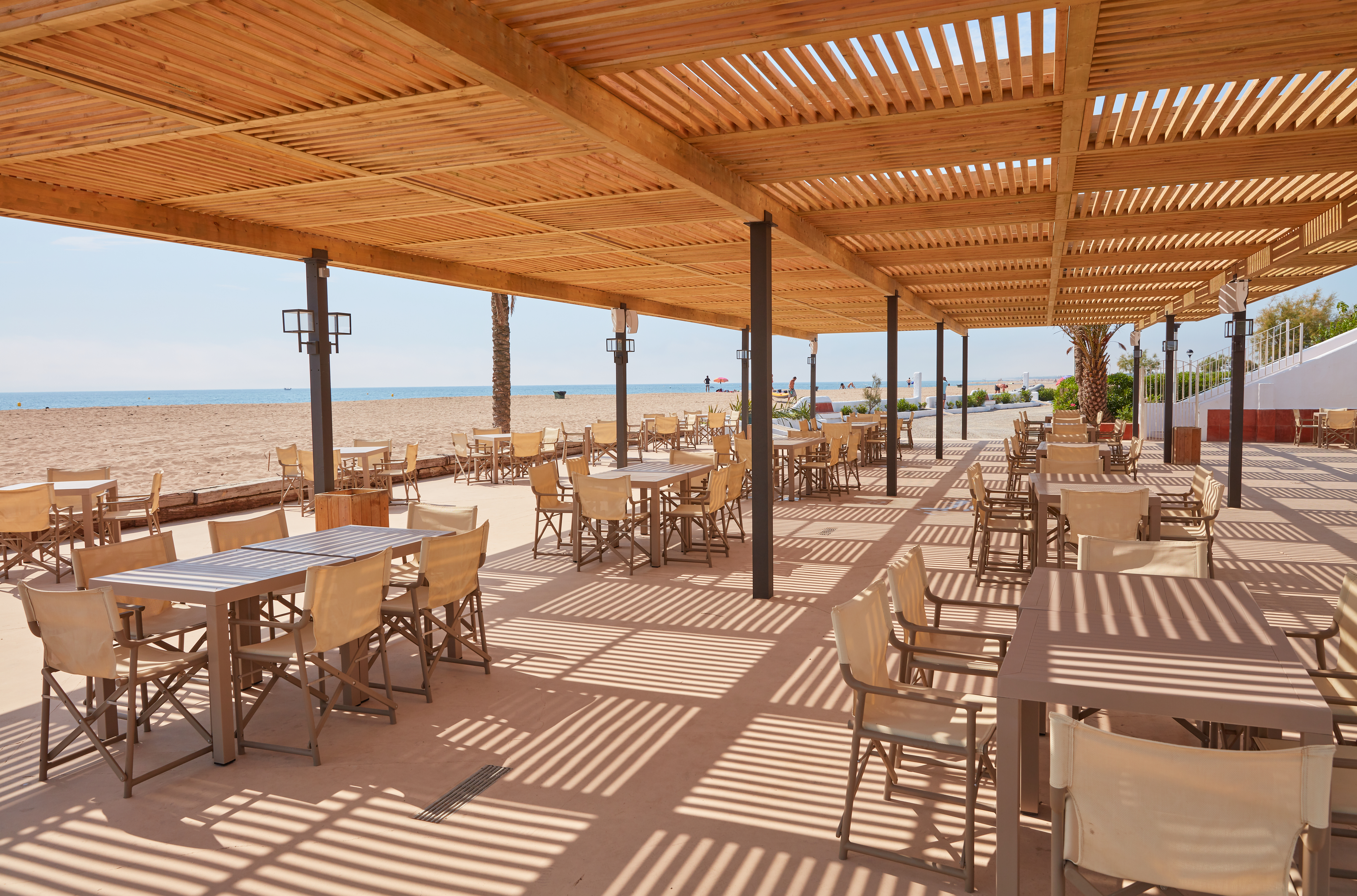 Wohnmobilstellplatz: Beach Club Nautic Almata frente a la playa - Camping Nautic Almata