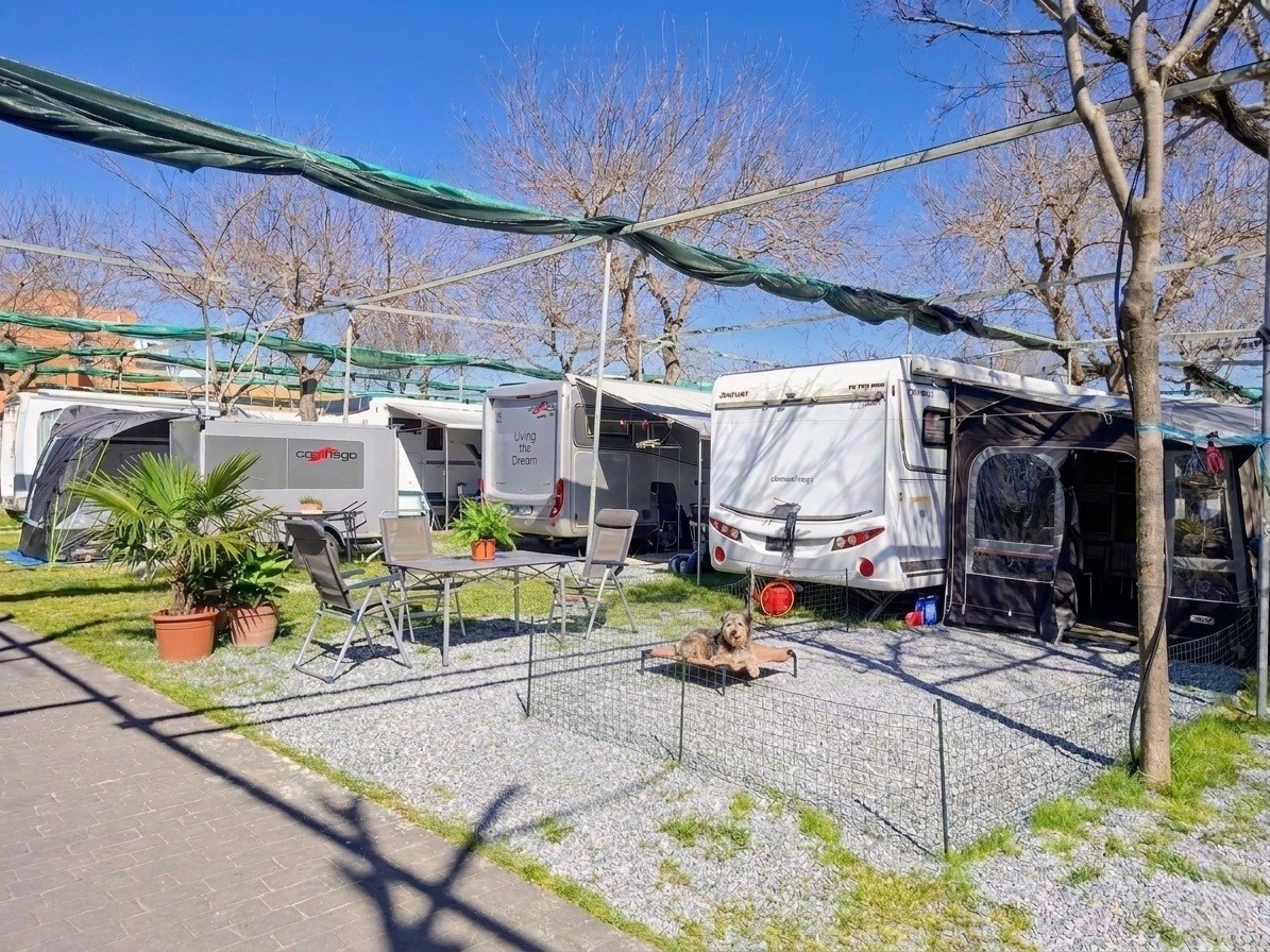 Wohnmobilstellplatz: Camping Playa Almayate Costa