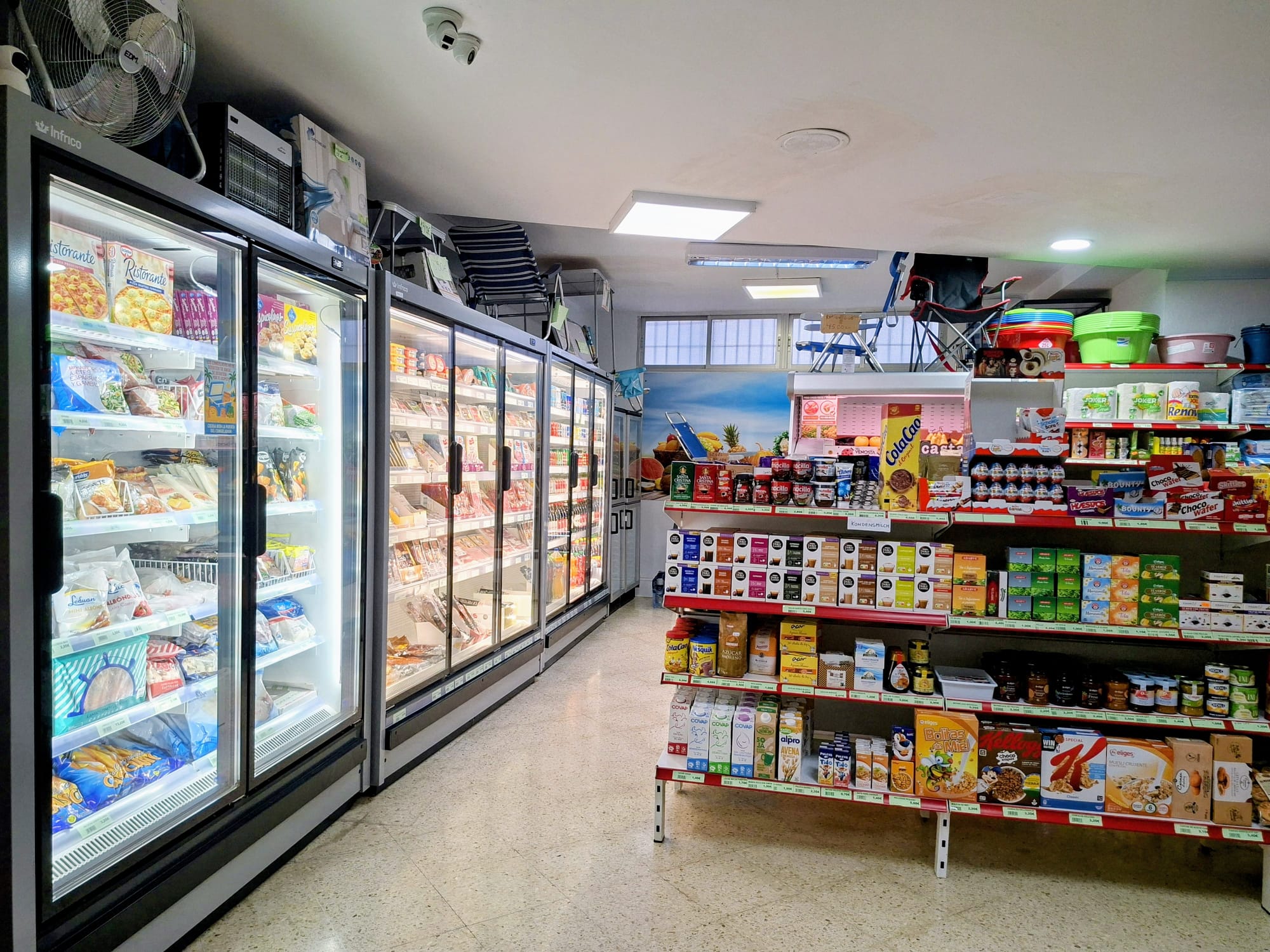 Wohnmobilstellplatz: Supermarkt das ganze Jahr über geöffnet - Camping Playa Almayate Costa