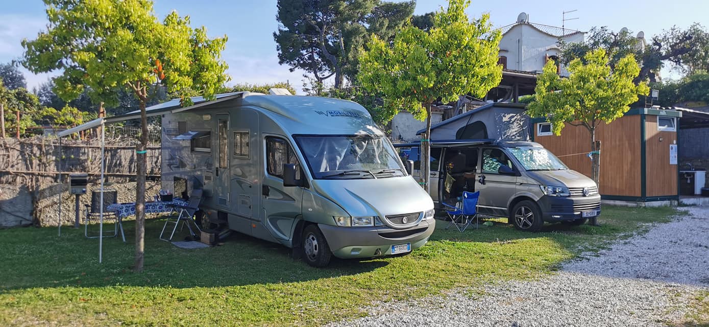 Reisemobilstellplatz: Parking l'Angolo Verde