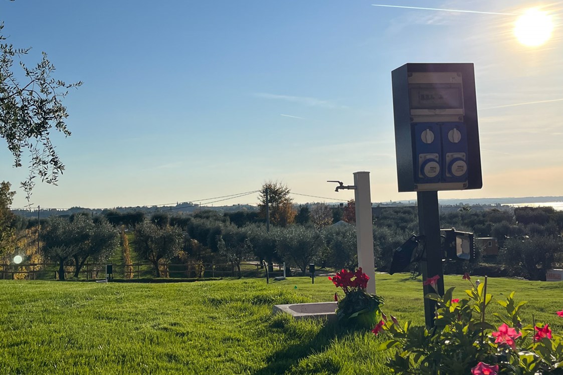 Wohnmobilstellplatz: Stellplatz Living inmitten der Natur der ländlichen Umgebung - Agricamping Est Garda
