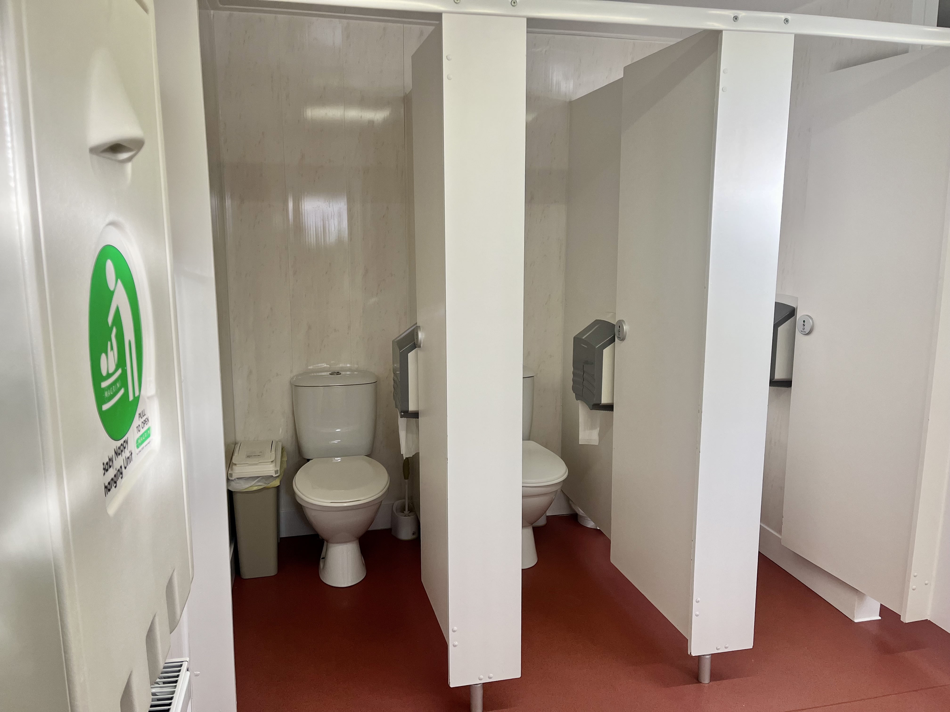 Wohnmobilstellplatz: toilet and shower block - Red Deer Village Ferienpark