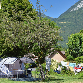 Wohnmobilstellplatz: 
Standard-, Komfort- oder Grand-Comfort-Stellplatz mit Stromanschluss - Camping La Ferme