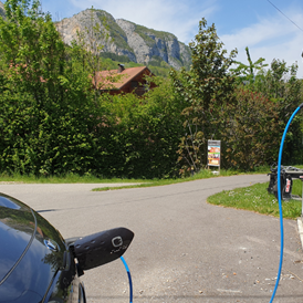 Wohnmobilstellplatz: Ladestation für Elektrofahrzeuge zu Ihrer Verfügung - Camping La Ferme