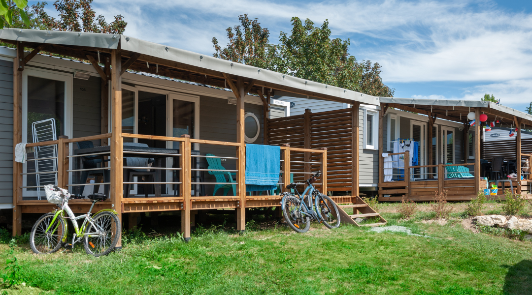 Wohnmobilstellplatz: Auswahl an verfügbaren Mietunterkünften (klassische Mobilheime, Komfort, Premium oder Cottage) - Camping La Ferme