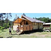 Wohnmobilstellplatz - Jungle Lodge für 5/7 Personen, in der Nähe des Flusses - Camping Le Viaduc