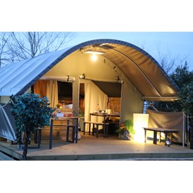 Wohnmobilstellplatz: Safari-Logde KIBO für 5 Personen, näher am Strand - Camping Le Viaduc