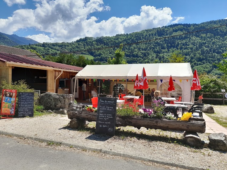 Place de parking pour camping-car - Auvergne - snack - Camping Clair Matin