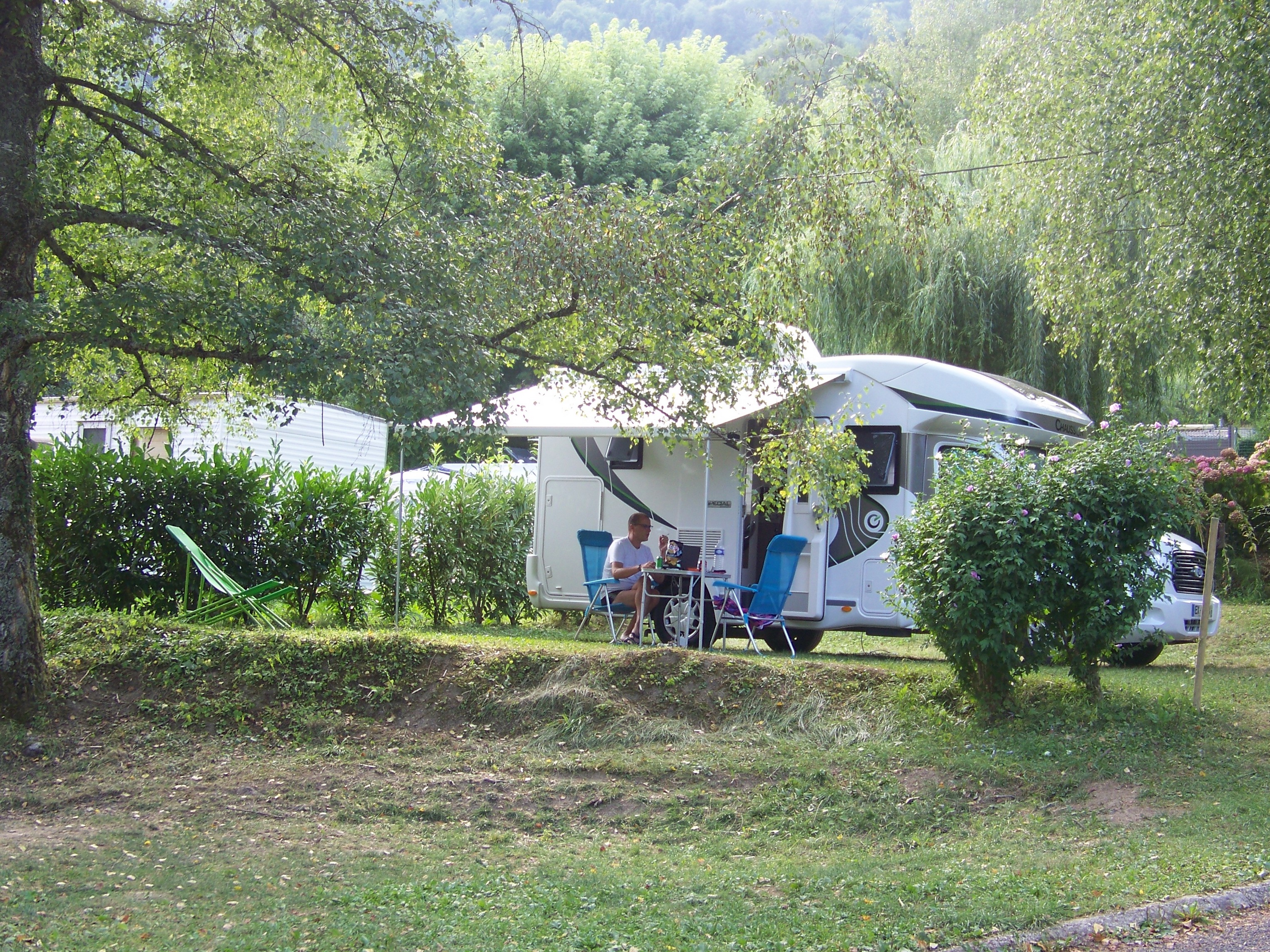 Place de parking pour camping-car - Auvergne - Emplacement - Camping Clair Matin