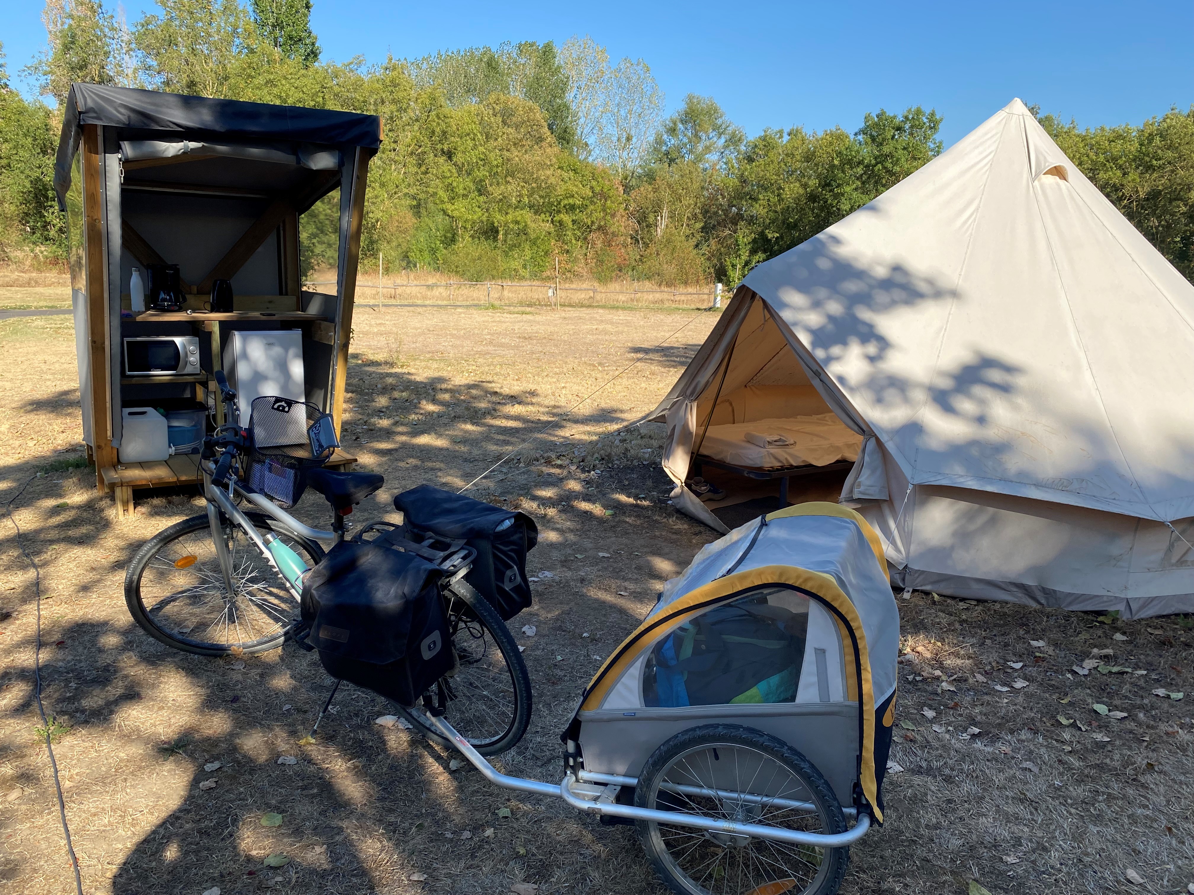 Area sosta per camper - Paesi della Loira - Tente Saharienne avec module cuisine - Campingplatz Ecoloire