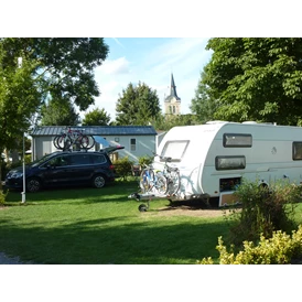 Wohnmobilstellplatz: Grass pitch for motorhomes, caravaners and tents with electricity, water acess and grey waters - Camping de la Sensée