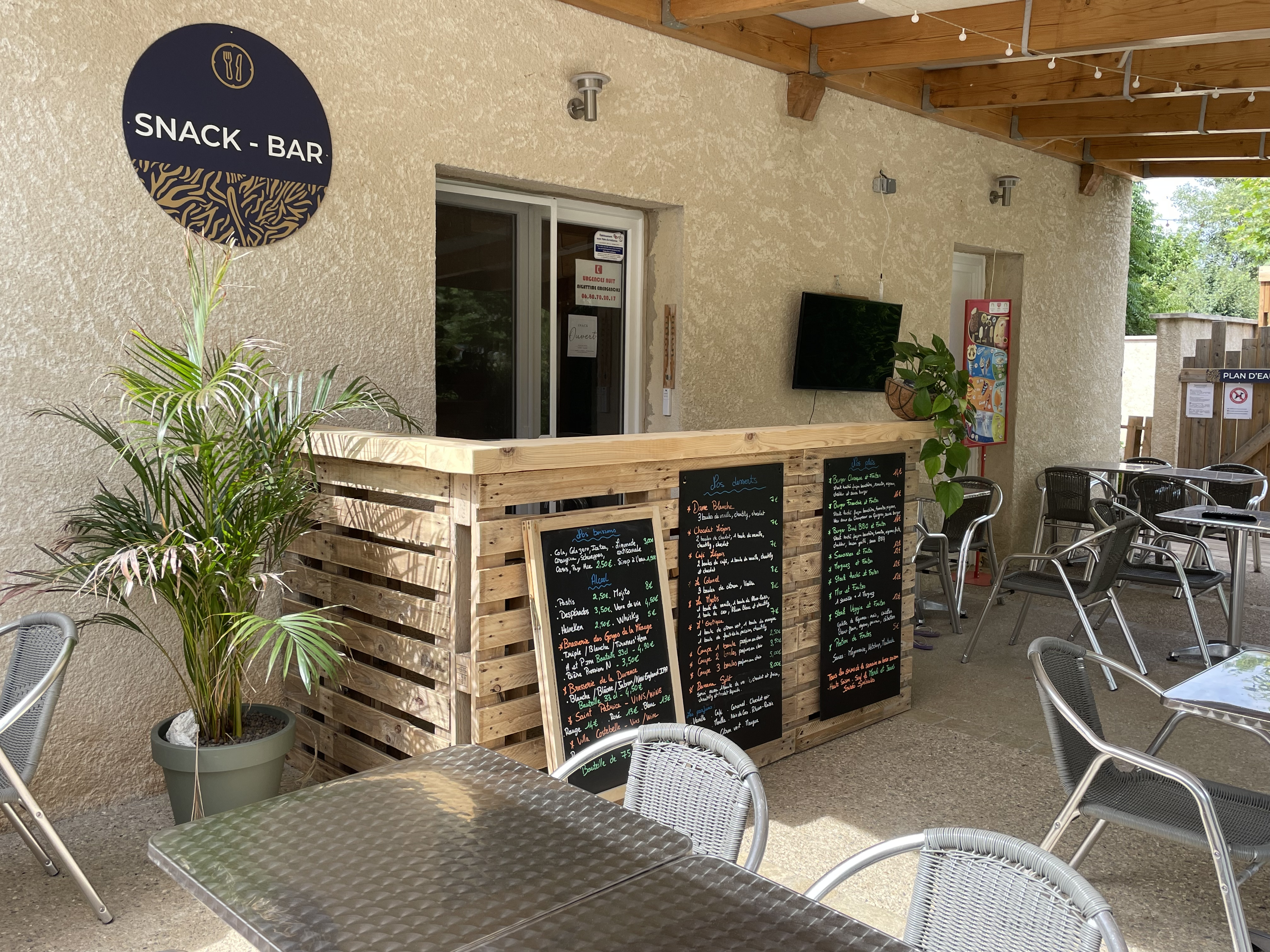 Reisemobilstellplatz: espace snack et bar  - Camping Ushuaïa Villages Les Myotis