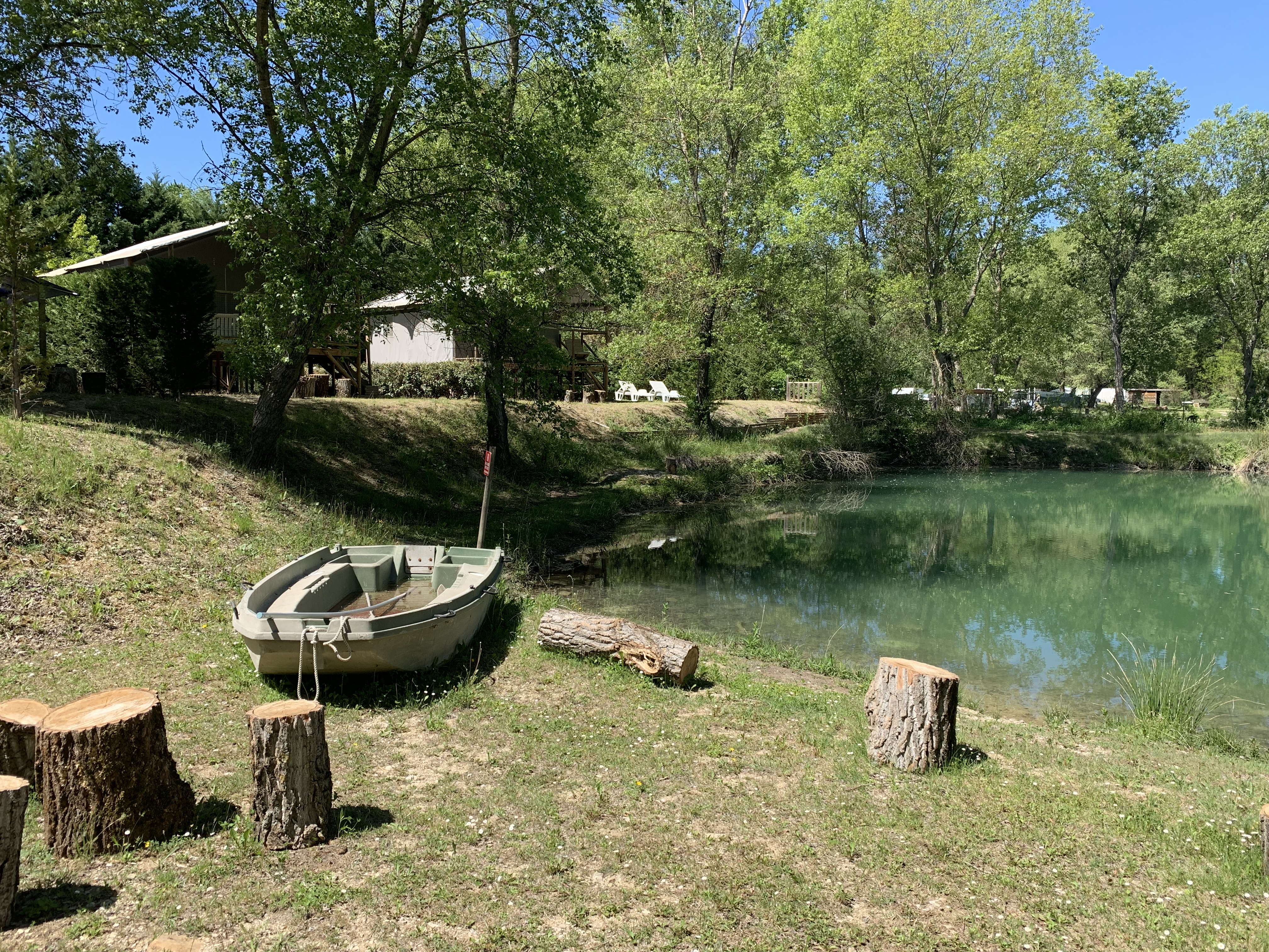 Wohnmobilstellplatz: Notre étang de pêche - Camping Flower La Rivière - Umgebung