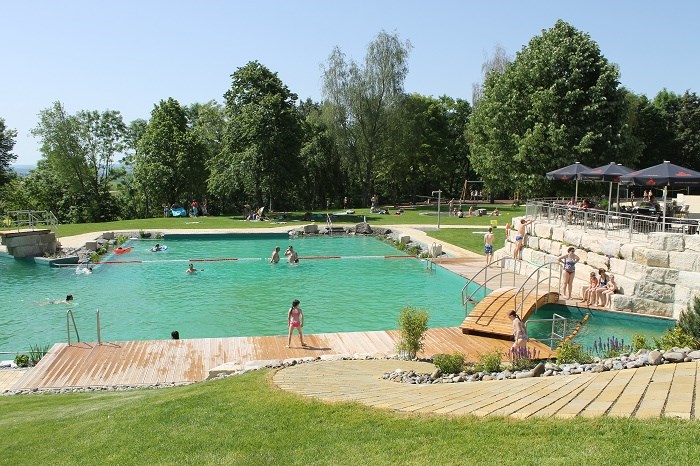 Wohnmobilstellplatz: Neues Naturbad mit Rusche und Sprungturm - Campinggarten Leibertingen