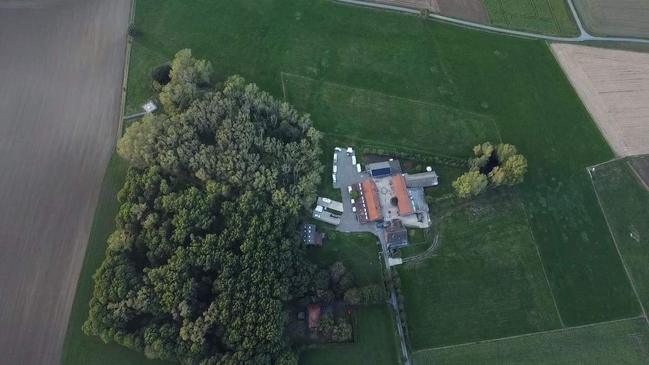 Reisemobilstellplatz - Houthulst - Hoeve 't hof Bellewaerde