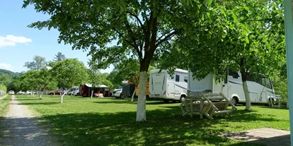 Place de parking pour camping-car - Bosnie-Herzégovine - Wenn Sie einen wahren Urlaub in der Natur wünschen, weg von den Menschenmassen der Stadt, dem Lärm... Genießen Sie das Zwitschern der Vögel und die wunderschöne Natur... Una kamp ist die richtige Wahl für Sie... - Unacamp