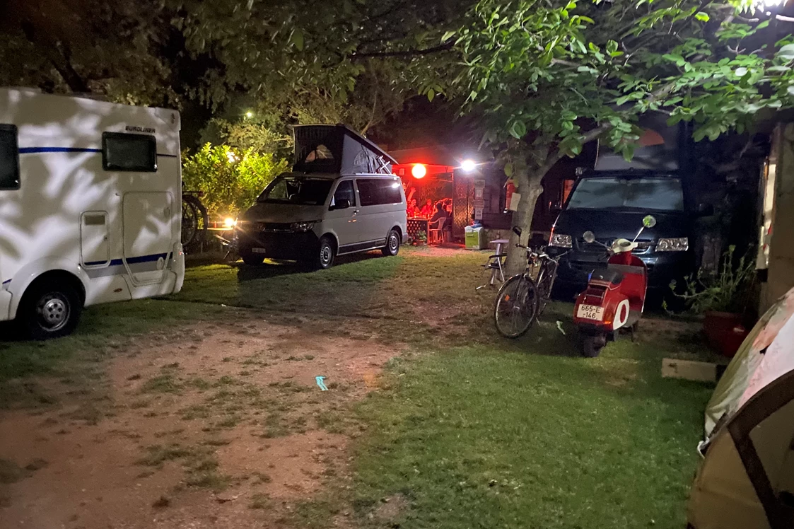 Wohnmobilstellplatz: River camp Aganovac May 2022 - River camp Aganovac