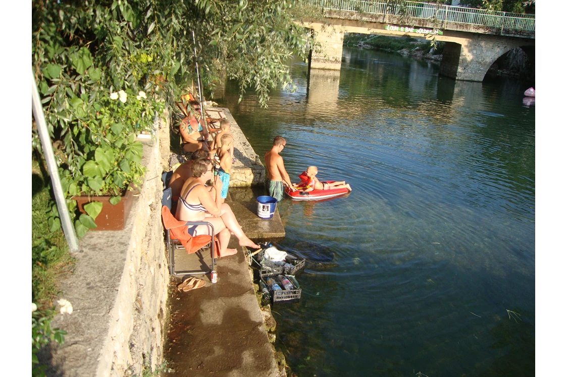 Wohnmobilstellplatz: River camp Aganovac August 2015. - River camp Aganovac