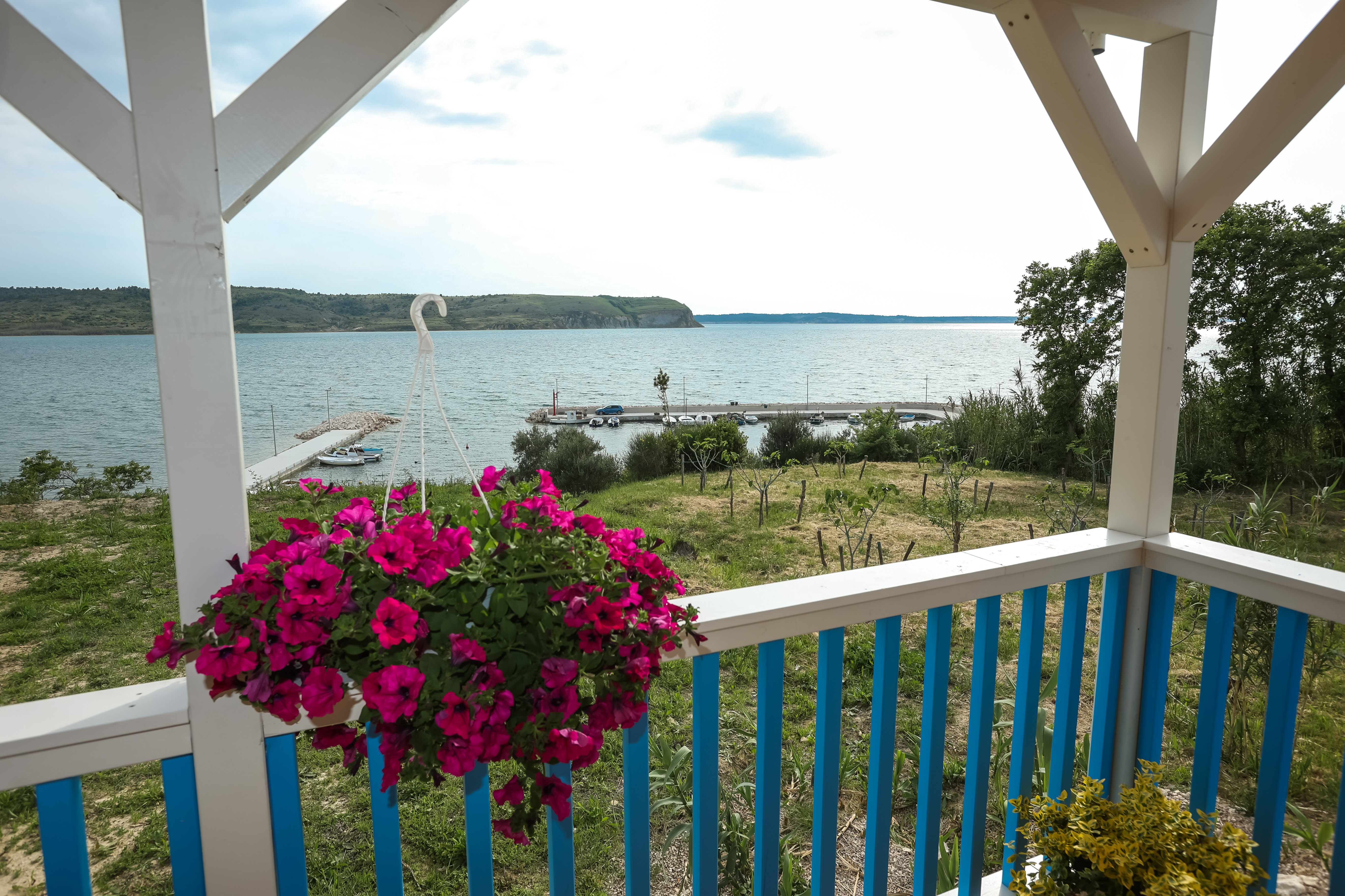 Reisemobilstellplatz - Starigrad Paklenica - Die Terrasse vor dem Mobilhome - Autocamp Miocic