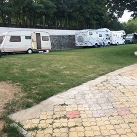 Wohnmobilstellplatz: Camping Robinson Country Club