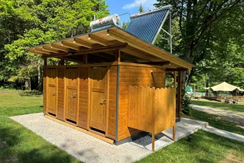 Wohnmobilstellplatz: showers - ECO River Camp