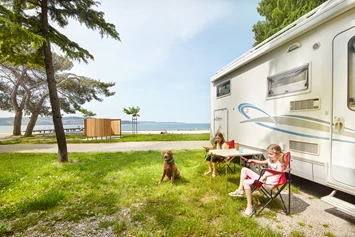 Wohnmobilstellplatz: 1st row- watch the sun set from your camper - Camping Adria