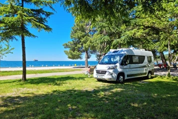 Wohnmobilstellplatz: Winter campers stop in the green Mediteranean oasis - Camping Adria