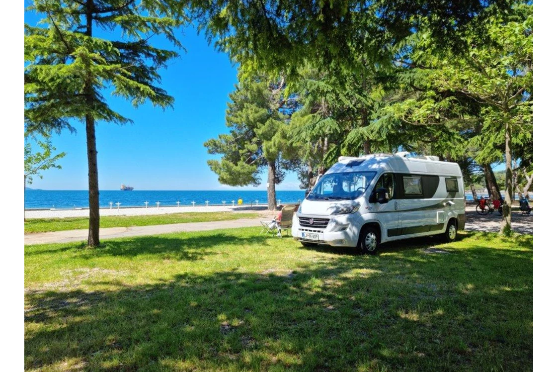 Wohnmobilstellplatz: Winter campers stop in the green Mediteranean oasis - Camping Adria