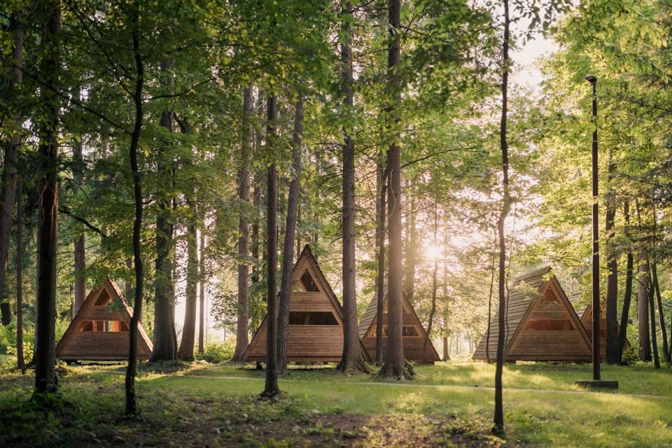 Wohnmobilstellplatz: Our wooden huts 'Forest bed' - Forest Camping Mozirje