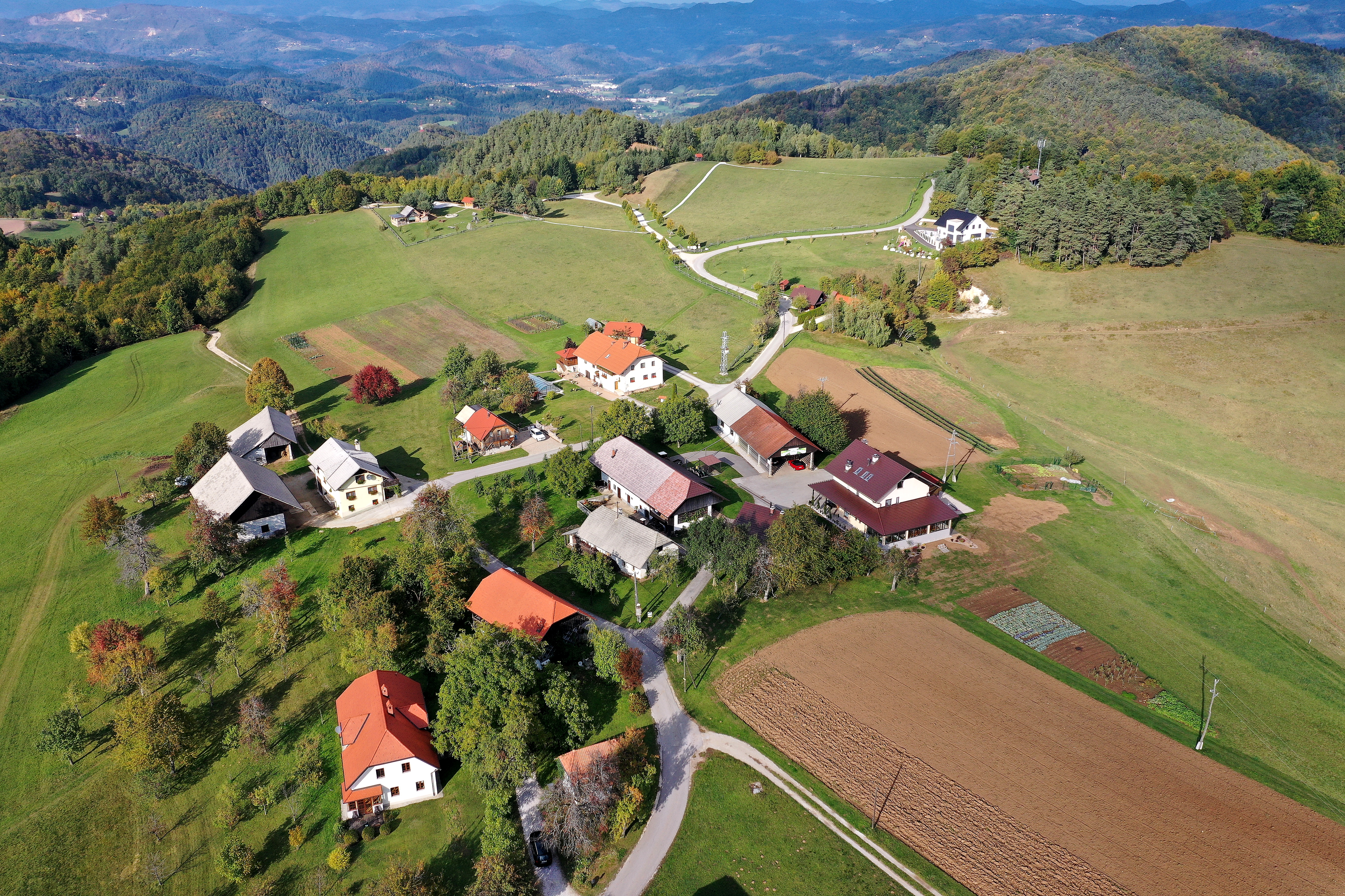 Wohnmobilstellplatz: Our village I Unsere Dorf  - Camping in Tourist village Pristava I Zelten in Feriendorf Pristava