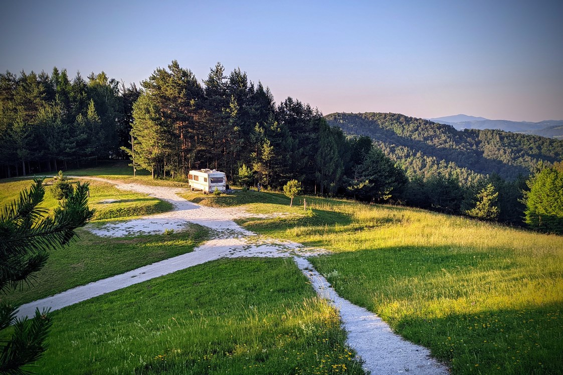 Wohnmobilstellplatz: Camping in Tourist village Pristava I Zelten in Feriendorf Pristava