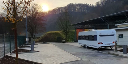 Plaza de aparcamiento para autocaravanas - Art des Stellplatz: bei Freizeitpark - Radeberg - Caravanstellplätze am "Hains" Freizeitzentrum