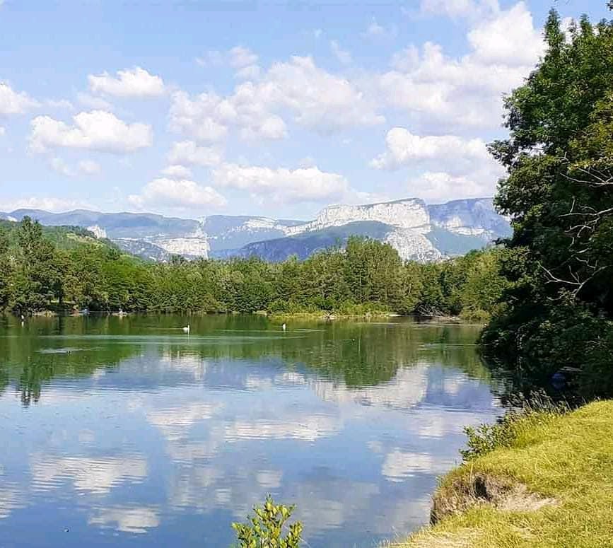 Wohnmobilstellplatz: La Bourne - Fluss vor dem Camping - Campingplatz am Vercors