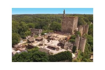 Wohnmobilstellplatz: Montbazon's Fortress - Camping La Vallée de l'Indre