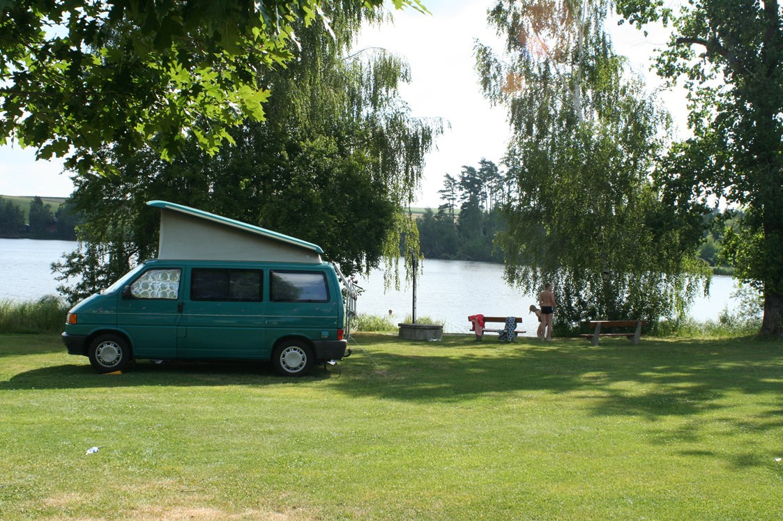 Wohnmobilstellplatz: Auch Stellplätze am Wasser - Camping Vidlák