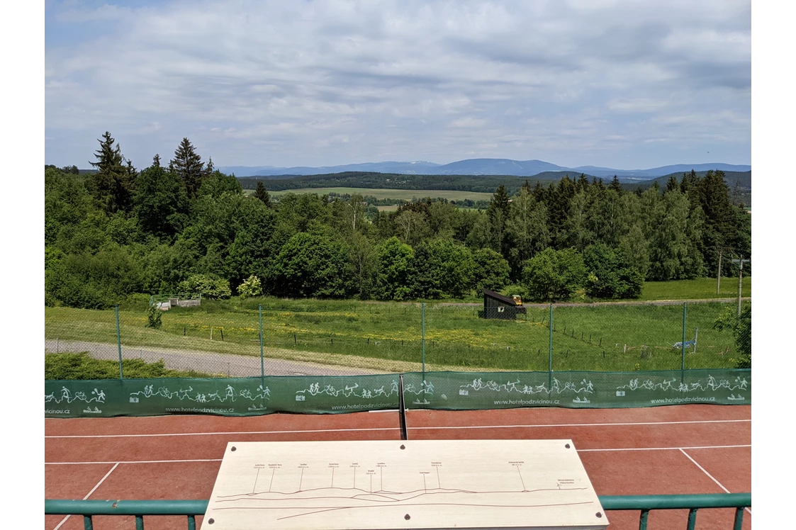 Wohnmobilstellplatz: Blick auf das Riesengebirge - Hotel Pod Zvičinou