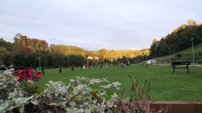 Reisemobilstellplatz - Kryspinów - Camping Nasza Dolina Pole Namiotowe Pieskowa Skala Ojcow