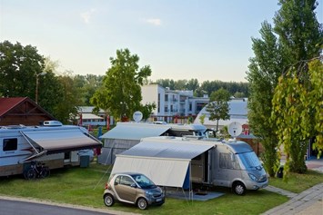 Wohnmobilstellplatz: Barack Thermal Camping Tiszakécske