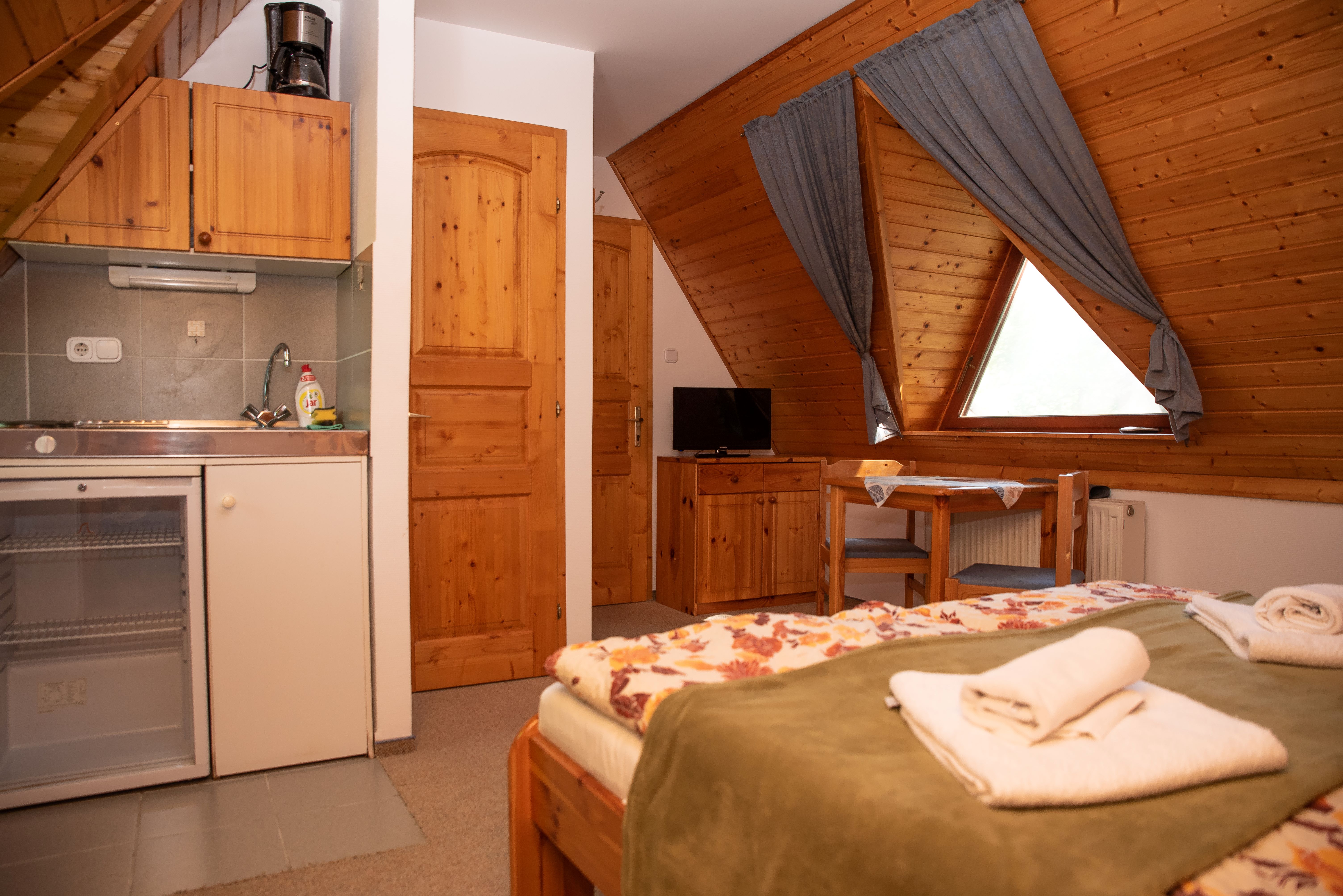 Castrum Camping Hvz - Wohnmobilstellplatz in Hvz, Westtransdanubien |  stellplatz.info