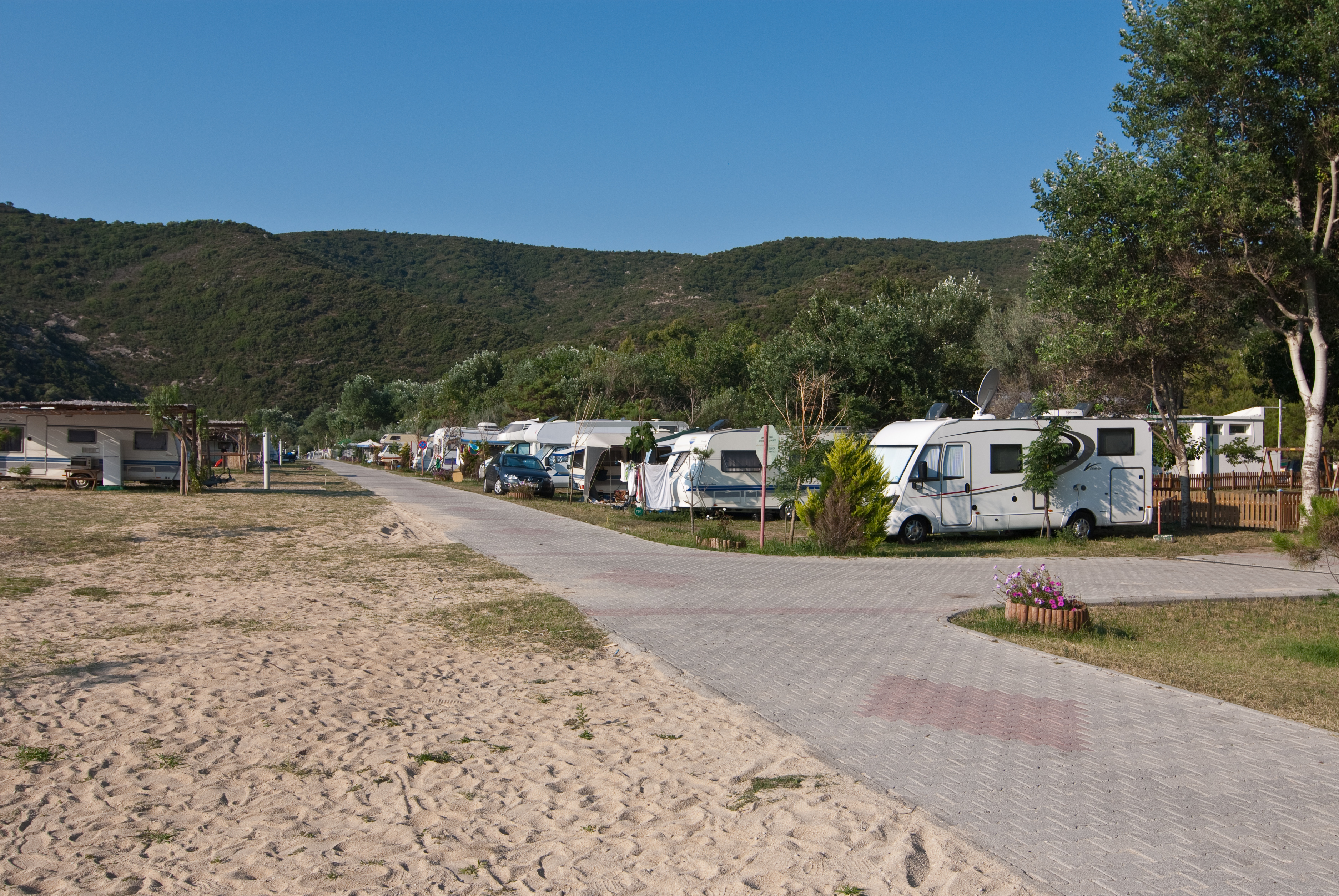 área camper - Stromanschluss - Grecia - Camping Thalatta Kalamitsi Village
