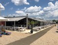 Wohnmobilstellplatz: Restaurant am öffentlichen Strand, Zugang vom Campingplatz frei - Municipal Campsite Alexandroupolis