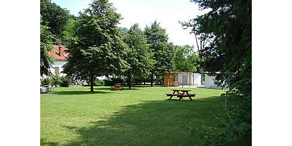 Parkeerplaats voor camper - Burgenland - Stellplatz am Badesee Rechnitz in Rechnitz - Stellplatz am Badesee Rechnitz
