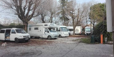 Reisemobilstellplatz - Art des Stellplatz: vor Campingplatz - Italien - Camping Sabbiadoro